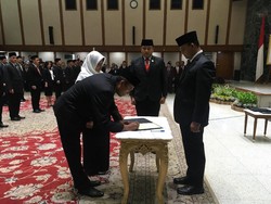 Anies Lantik Kadis Pariwisata-Kepala Bappeda Baru