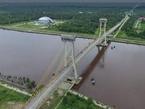 Mungkin Ini Jembatan Paling Ikonik di Siak Mungkin Ini Jembatan Paling Ikonik di Siak
