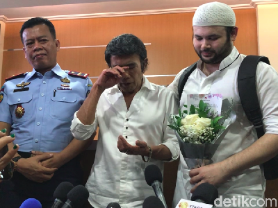 Ridho Rhoma Bebas, Rhoma Irama Kok Menangis?
