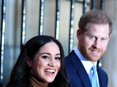Tugas Perdana di 2020, Pangeran Harry dan Meghan Markle Tampil Mesra