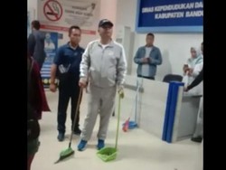 Sidak ke Disdukcapil, Bupati Aa Umbara Ngamuk Gegara Kotoran Kucing