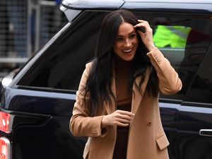 Vokal Isu Lingkungan, Meghan Markle dan Harry Ketahuan Naik SUV Boros BBM Vokal Isu Lingkungan, Meghan Markle dan Harry Ketahuan Naik SUV Boros BBM