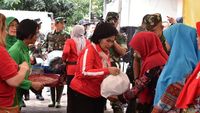 Dharma Pertiwi dan OASE Bantu Korban Banjir