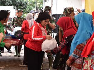 Dharma Pertiwi dan OASE Bantu Korban Banjir