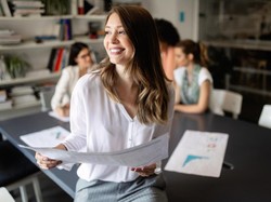 Zodiak Aquarius Beruntung Hari Ini: Rasakan Indahnya Hidup!