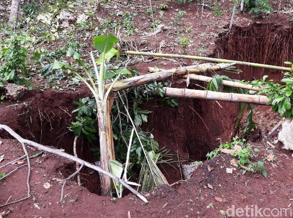 Usai Lubang Misterius, Rekahan Tanah 16 Meter Muncul di Gunungkidul