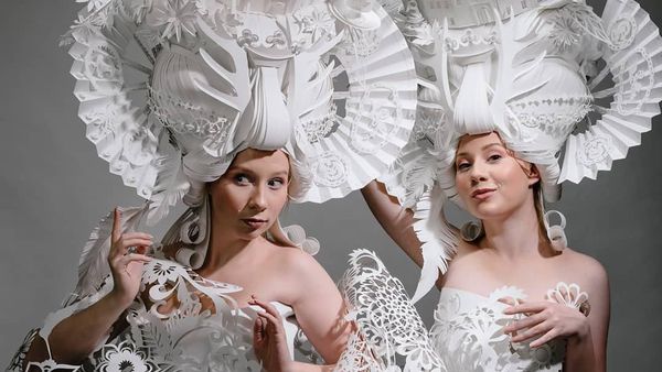 Foto-foto Wig Kertas Ini Dijamin Bikin Kamu Terpukau