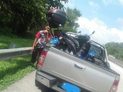 Tak Mampu Beli Bensin, Pria Ini Dorong Motor Selama 6 Jam