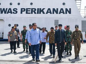 Gaya Jokowi Saat Berkunjung ke Natuna