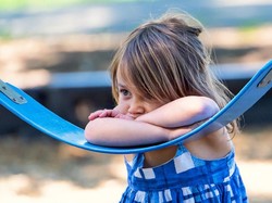 Viral Alya Masuk SD Umur 5 & Alami Cemas, Apa Dampak Sekolah Terlalu Awal?