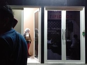 Pantauan Terkini Pemeriksaan Bupati Sidoarjo yang Kena OTT KPK Pantauan Terkini Pemeriksaan Bupati Sidoarjo yang Kena OTT KPK