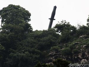 Aneh tapi Nyata: Cerita Lengkap Belati Raksasa Tertancap di Gunung Manik Aneh tapi Nyata: Cerita Lengkap Belati Raksasa Tertancap di Gunung Manik