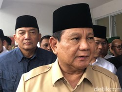 Prabowo Subianto Melayat Rektor UKRI yang Wafat di Bandung
