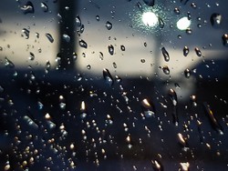 BPBD Jakarta Ingatkan Potensi Hujan-Angin Kencang Hingga Pukul 4 Pagi