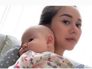 Jalani Operasi, Aura Kasih Terpisah dengan Anak