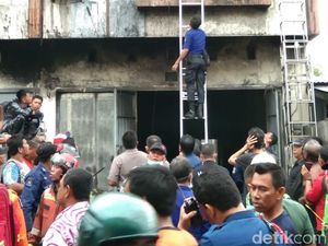 Polisi Selidiki Penyebab Kebakaran di Ruko yang Tewaskan 5 Orang di Makassar Polisi Selidiki Penyebab Kebakaran di Ruko yang Tewaskan 5 Orang di Makassar