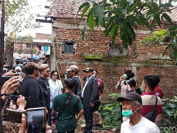 Rizky Febian Hadir di Pembongkaran Makam Lina