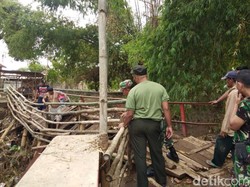 Sebuah Jembatan di Pasuruan Rusak, Warga dan Siswa Harus Berputar 4 Km
