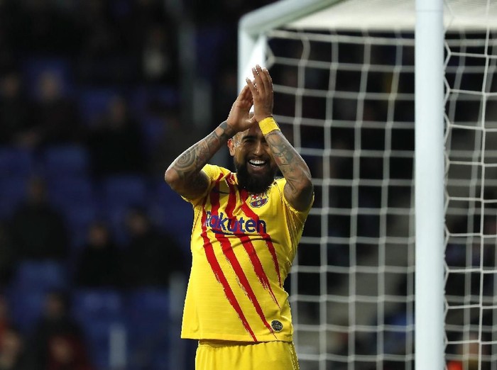 Barcelona's Arturo Vidal, right, celebrates after scoring his side's second goal during the Spanish La Liga soccer match between Espanyol and Barcelona at the RCDE Stadium in Barcelona, Spain, Saturday, Jan. 4, 2020. (AP Photo/Joan Monfort)