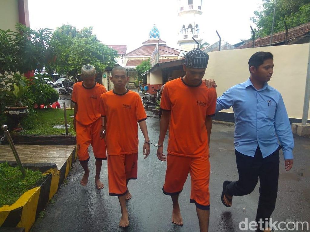 Ketemu Setelah Kenal di FB Lalu Dicekoki Miras, Gadis Ini Diperkosa 3 Pemuda Ketemu Setelah Kenal di FB Lalu Dicekoki Miras, Gadis Ini Diperkosa 3 Pemuda