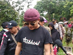 Makam Lina Dipindahkan ke TPU Nagrog, Rizky Febian: Amanah Mama