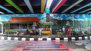 Santai Sejenak di Bale Joglo Jakbar