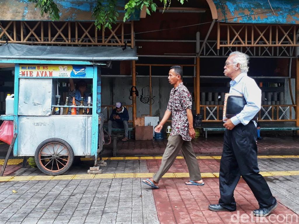 PDIP: Anies Tak Bijak Kalau Keluarkan Pergub Baru Tata PKL di Trotoar PDIP: Anies Tak Bijak Kalau Keluarkan Pergub Baru Tata PKL di Trotoar
