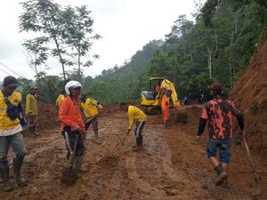 Evakuasi Longsor Rampung, Jalur Wisata Dieng Bisa Dilalui Lagi