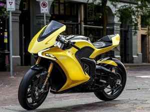 Lebih Dekat dengan Motor Sport Listrik yang Mirip Ducati Lebih Dekat dengan Motor Sport Listrik yang Mirip Ducati