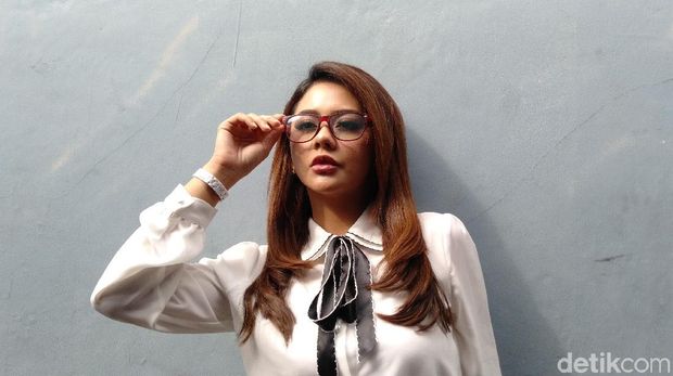 Jenita Janet punya jurus jitu hilangkan kebosanan saat isolasi diri