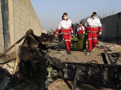 Evakuasi Korban Jatuhnya Pesawat Ukraine Airlines