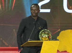 Sadio Mane: Anak Imam Masjid, Rajin Sholat, Jadi Pemain Terbaik Afrika 2019 Sadio Mane: Anak Imam Masjid, Rajin Sholat, Jadi Pemain Terbaik Afrika 2019