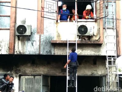 Ngeri! Lima Orang Tewas dalam Kebakaran Ruko di Makassar