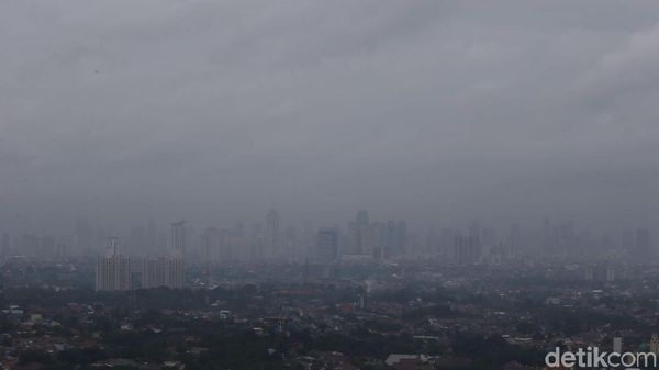 Mendung Selimuti Kota Jakarta Pagi Ini