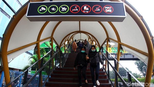 Asyik,.. JPO Pasar Minggu Sudah Bisa Dipakai Lagi