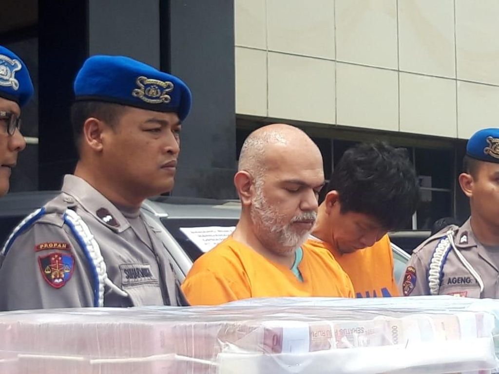 Akal-akalan Bos MeMiles Raup Rp 750 M: Dulu Jualan Tisu, Kini Slot Iklan Akal-akalan Bos MeMiles Raup Rp 750 M: Dulu Jualan Tisu, Kini Slot Iklan