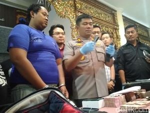 Modus Perawatan, Teknisi Gondol Rp 775 Juta dari Mesin ATM Semarang Modus Perawatan, Teknisi Gondol Rp 775 Juta dari Mesin ATM Semarang