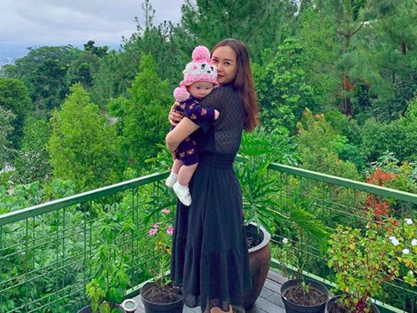 Foto: Gemas! Momen Aura Kasih dan Buah Hati Liburan di Bandung