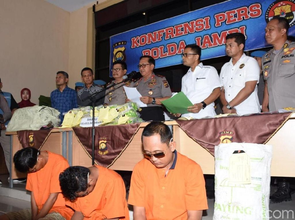 Polda Jambi Gagalkan Paket 15 Kg Sabu Pesanan Napi Seumur Hidup di Cipinang Polda Jambi Gagalkan Paket 15 Kg Sabu Pesanan Napi Seumur Hidup di Cipinang