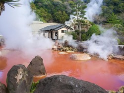 Kolam Neraka Darah di Jepang, Warna Merah Karena Pernah Jadi Tempat Penyiksaan?
