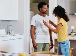 Ramalan Zodiak Cinta 8 April Taurus Tak Bicara Keras, Gemini Dengar Keluh Kesah