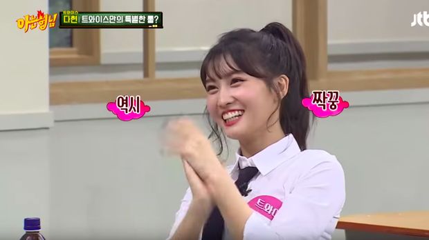 Senyum semringah Momo TWICE