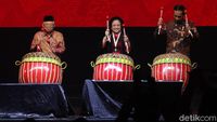 Momen Megawati Diapit Jokowi dan Maruf Buka Rakernas PDIP