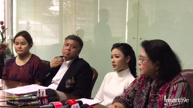 Siwi Sidi saat konferensi pers bersama Elza Syarief