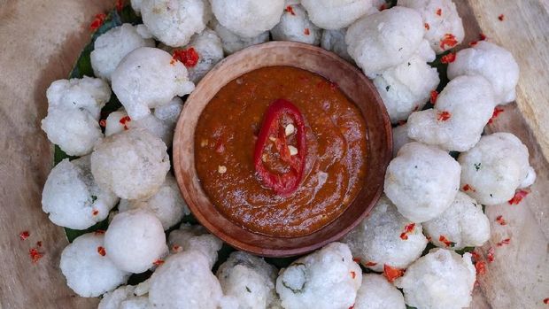 Cireng stand for Aci Goreng. That means Fried Tapioca Flour. This food is one of traditional foods from West Java, Indonesia. This food is famous in Western Java, especially in Bandung
