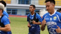 Rekrutan anyar Persib Bandung, Beni Oktavianto turut hadir berlatih bersama rekan-rekan barunya.