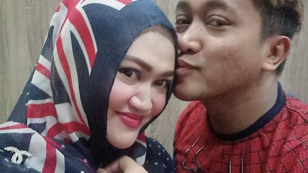 Lina bersama Teddy