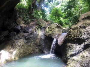 Indahnya Kolam Alami Sebening Kaca Asli dari Sulawesi
