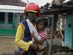 Bertemu Tarmuji, Penjual Roti Viral karena Selalu Gendong Putrinya Bertemu Tarmuji, Penjual Roti Viral karena Selalu Gendong Putrinya