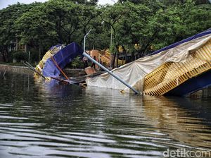 Jembatan Hutan Kota Kemayoran Belum Juga Diperbaiki Jembatan Hutan Kota Kemayoran Belum Juga Diperbaiki